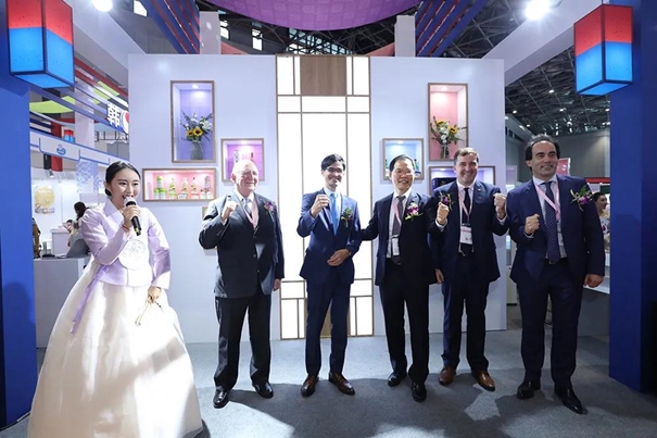 展會(huì)回顧丨2020中食展、深進(jìn)會(huì),萬(wàn)享進(jìn)貿(mào)通精彩綻放! 微信圖片_20201012094440_副本.jpg