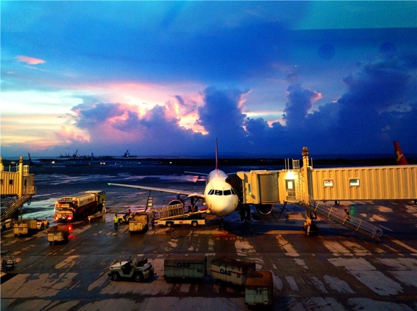 1647423725739276.jpg 機(jī)場化妝品清關(guān)代理_副本.jpg